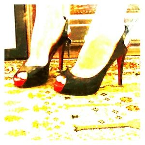 NWT CHRISTIAN LOUBOUTINS NO PRIVE SZ 37 NWT CHRISTIAN LOUBOUTINS NO PRIVE SZ 37