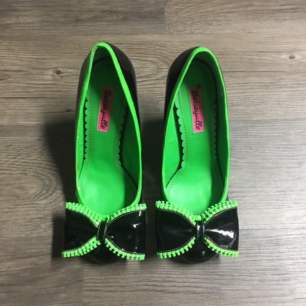 Black/Neon Patent Zipper Bow Wedges