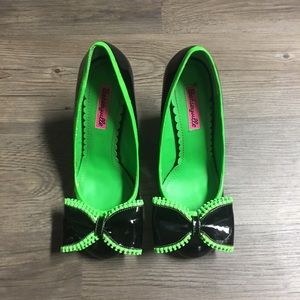 Black/Neon Patent Zipper Bow Wedges