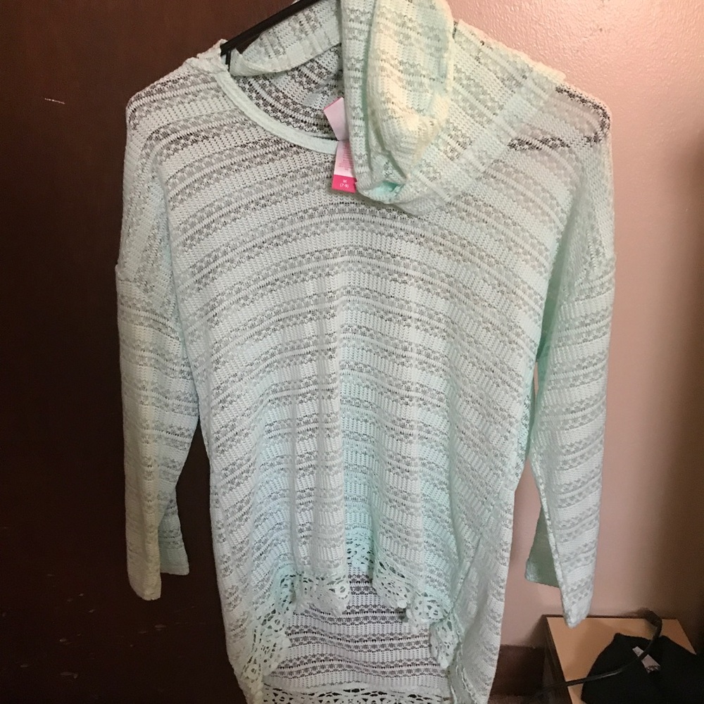 Teal light top