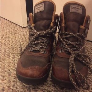 Merrell women hiking boots size 9