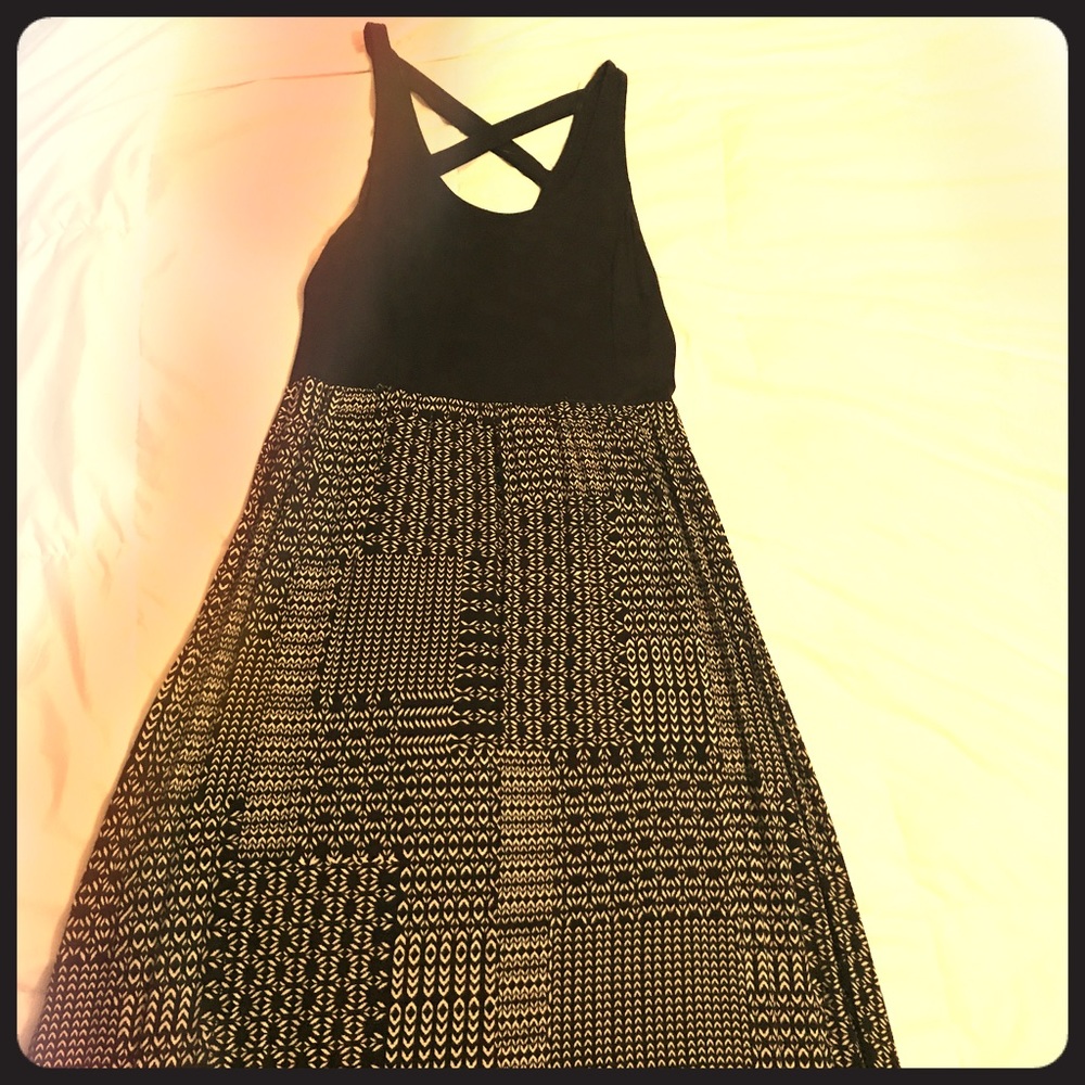 Black & tan design Maxi Dress! Size: Large