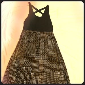 Black & tan design Maxi Dress! Size: Large