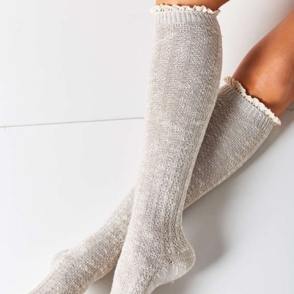 UO Knee High Knit Tights w/ Ruffle in Black
