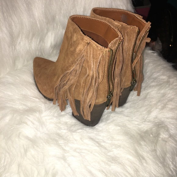 Steve Madden Suede Fringe booties - Picture 3 of 6