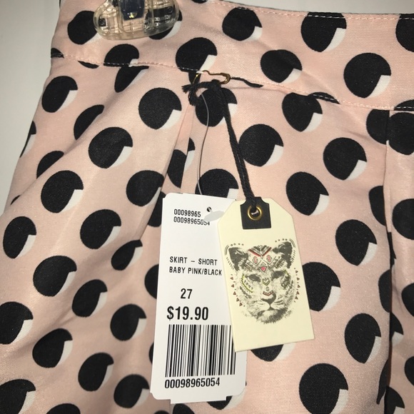 NWT Forever 21 mini skirt - so cute! - Picture 3 of 8