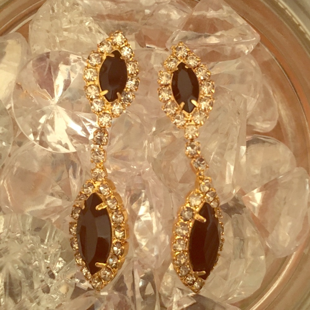 Gorgeous black and Chrystal chandelier earrings💖