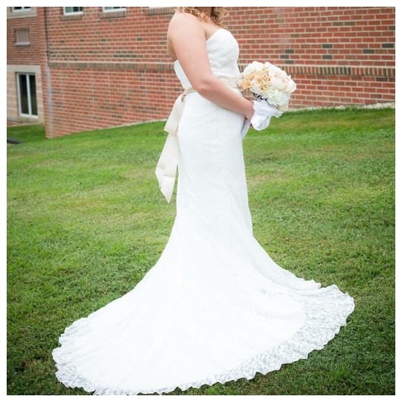 Wedding gown - Picture 2 of 3