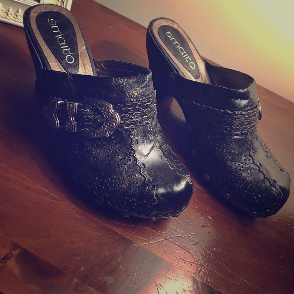 Stylish clogs