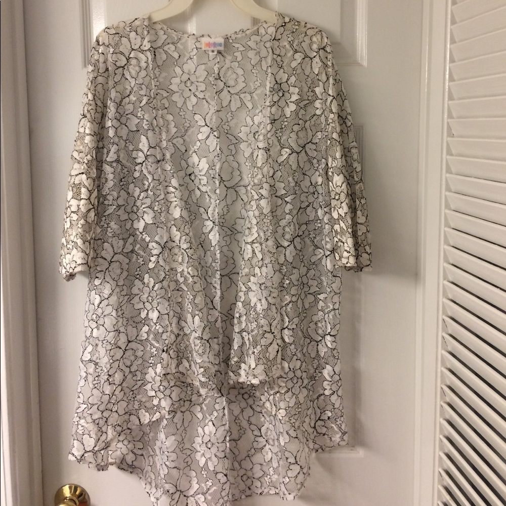 🦄🦄 LuLaRoe Lace Lindsey Small Silver and Black