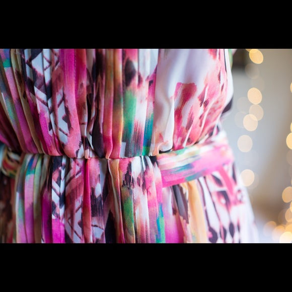 Colorful Ellen Tracy flutter sleeve pleated dress - Picture 4 of 8