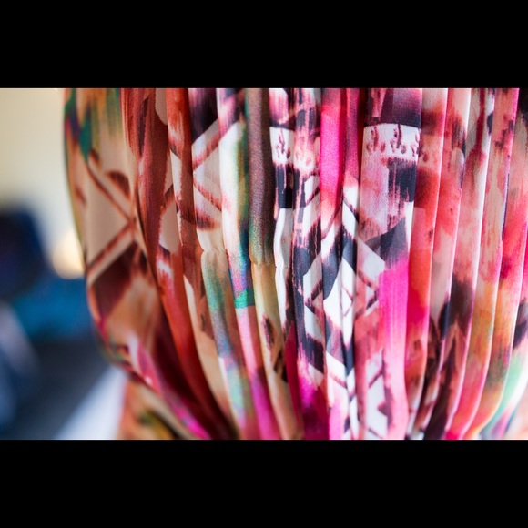 Colorful Ellen Tracy flutter sleeve pleated dress - Picture 5 of 8