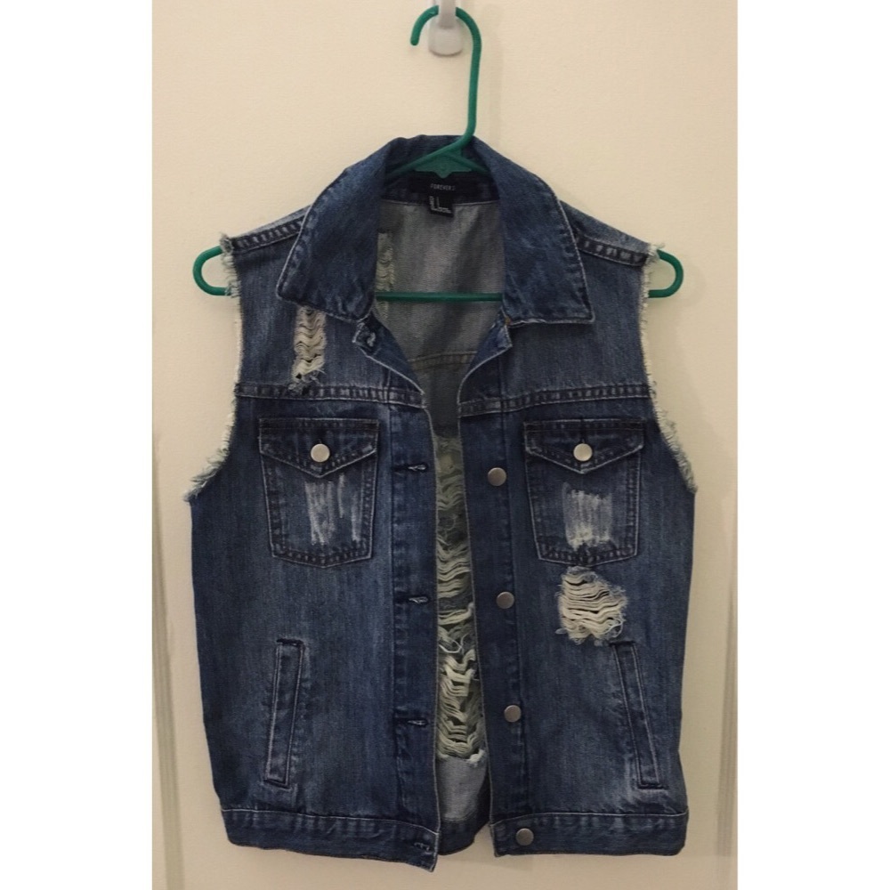❌SOLD❌ Destroyed Denim Vest Size Small NWOT