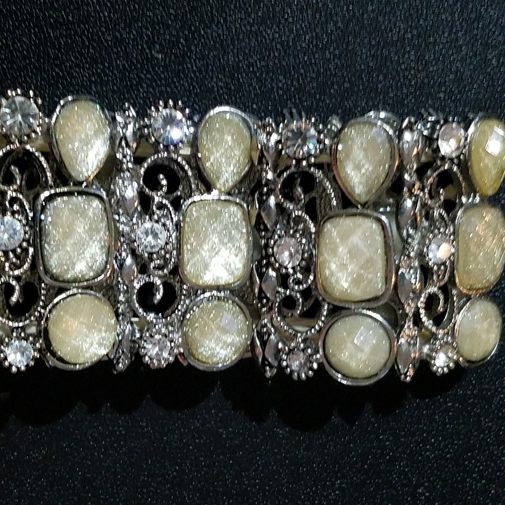 Premier Designs "Knockout" stretch bracelet