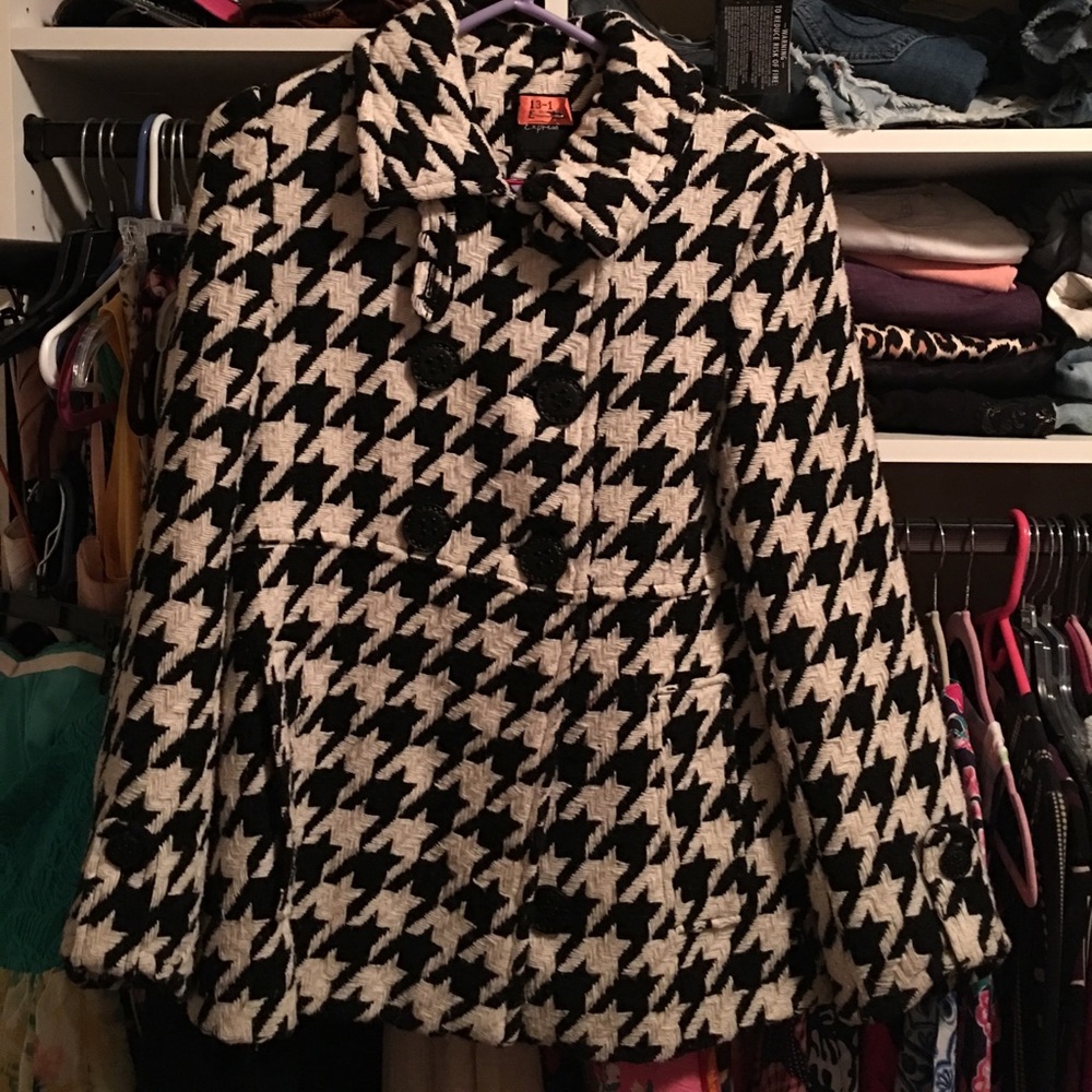 Express size XS houndstooth coat