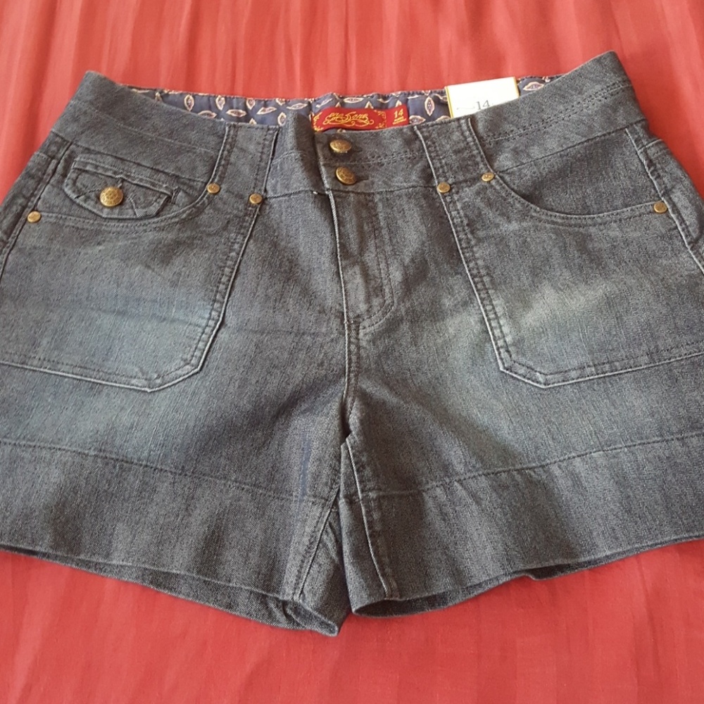 NWT Denim shorts size 14