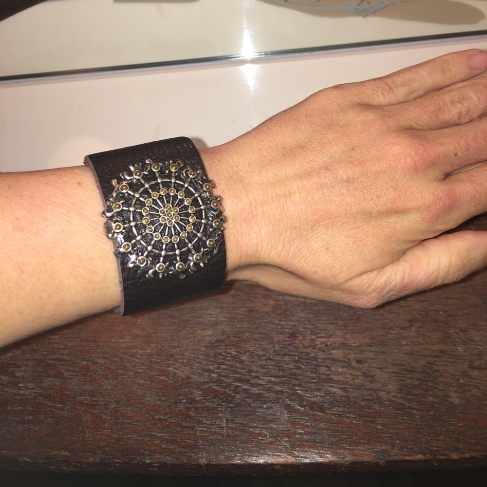 Leather cuff bracelet with cute clasp