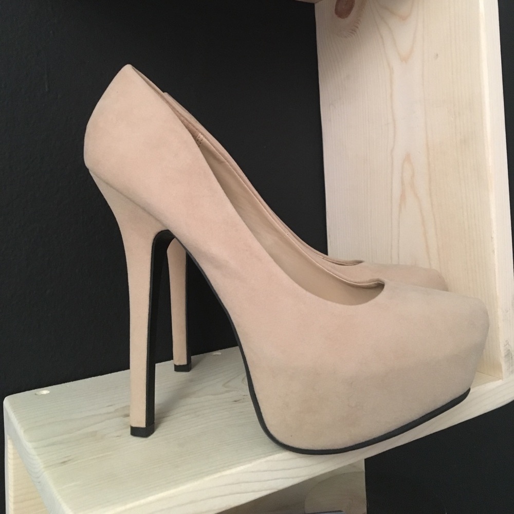 Anne Michelle pumps, nude/ cream color  👠