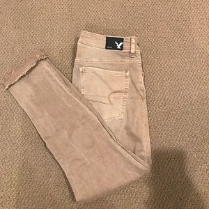 NWOT size 6 American eagle begging crop