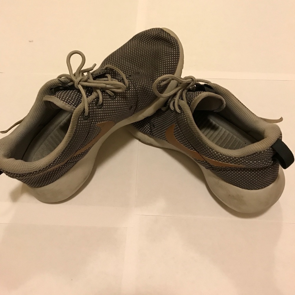 Nike Tennis Shoes