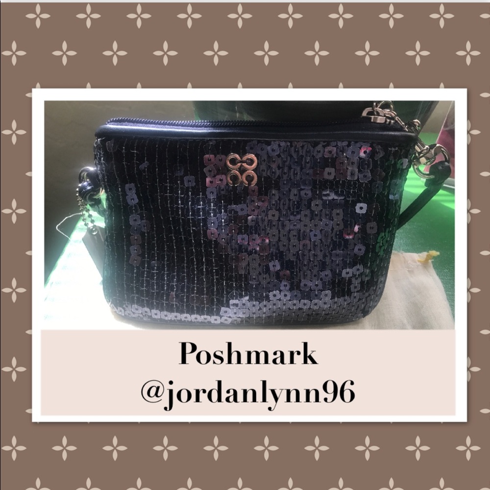 ⬇️COACH Special Edition Blue Sequin Wristlet