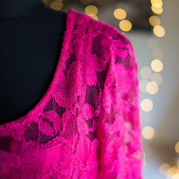 Hot fuchsia knee length lace dress with lining - Picture 3 of 5