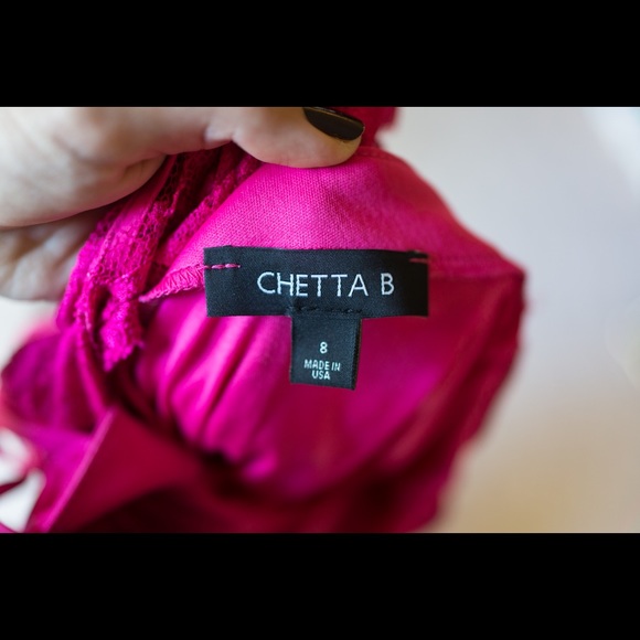 Hot fuchsia knee length lace dress with lining - Picture 5 of 5