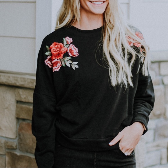 Gorgeous crop sweater! Black - Picture 3 of 4