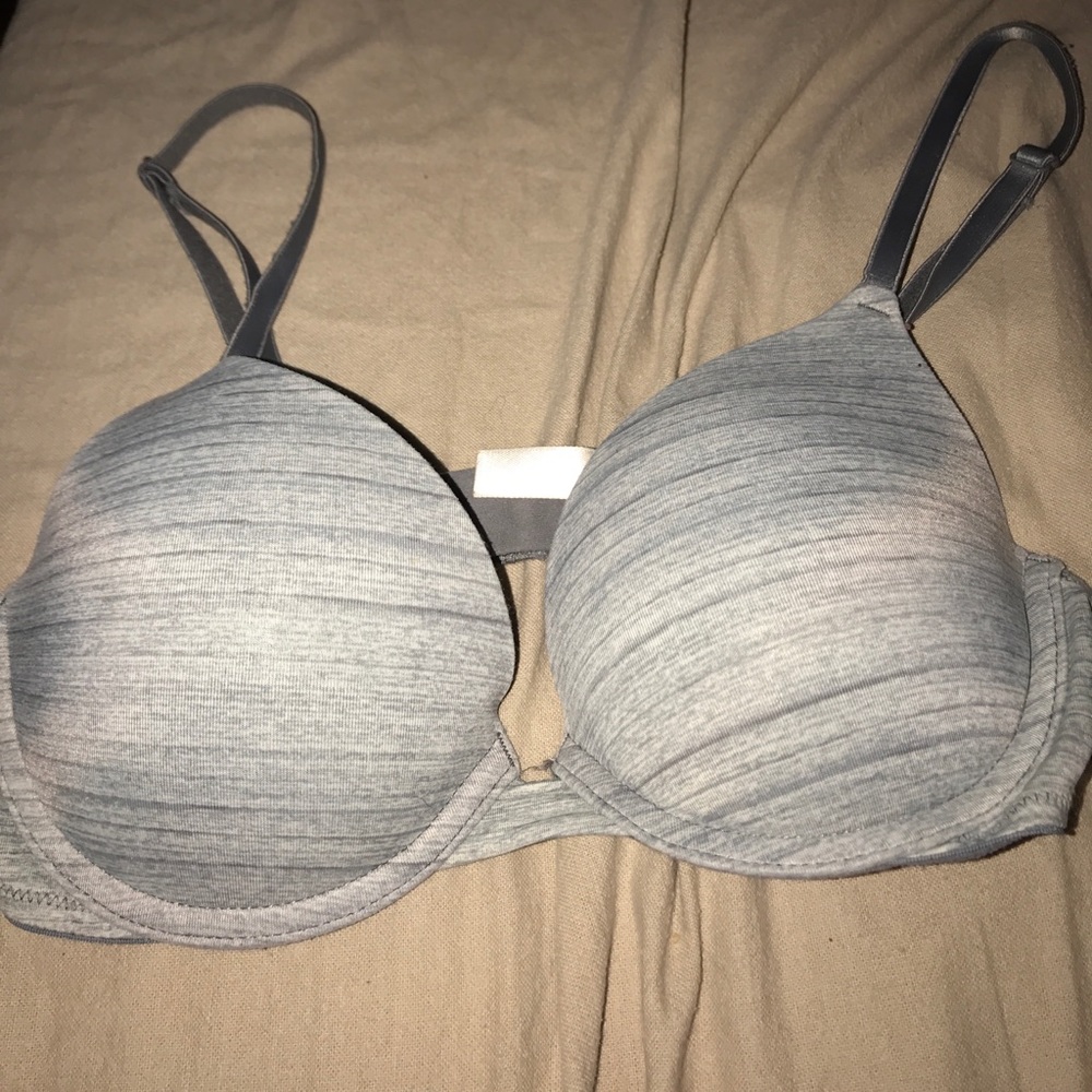 34 B VS bra
