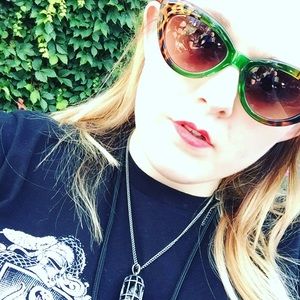 Meet your Posher, Heidi