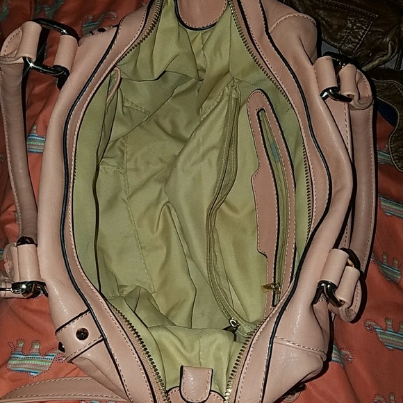 Large Peach purse with gold details - Picture 2 of 2