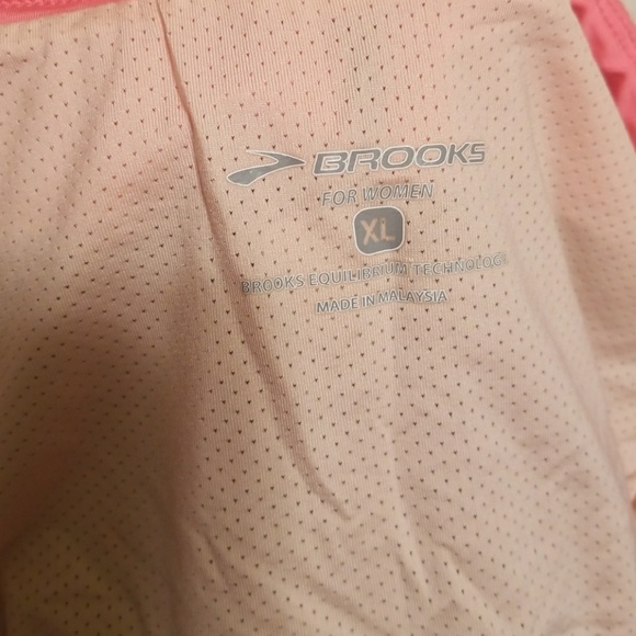 Brooks running shorts - Picture 2 of 3