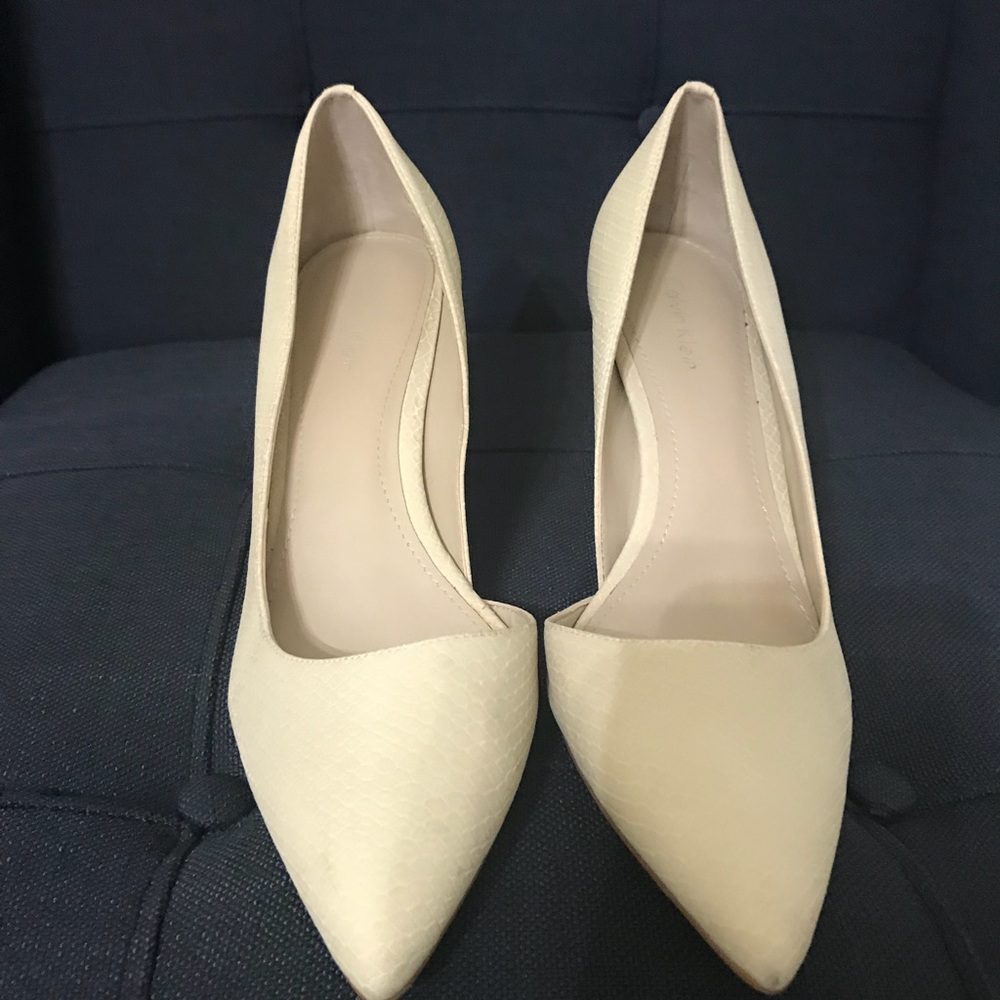 Calvin Klein nude pumps