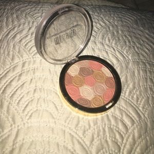 Milani Illuminating face powder