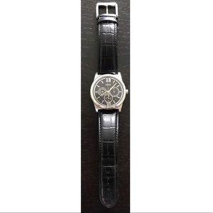 Hugo Boss Watch. Needs new battery to work!!