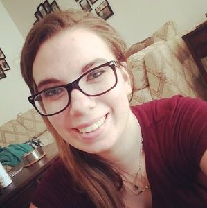 Meet your Posher, Alexis