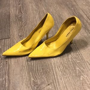 Yellow Barbie pointy pumps high heels Minnie