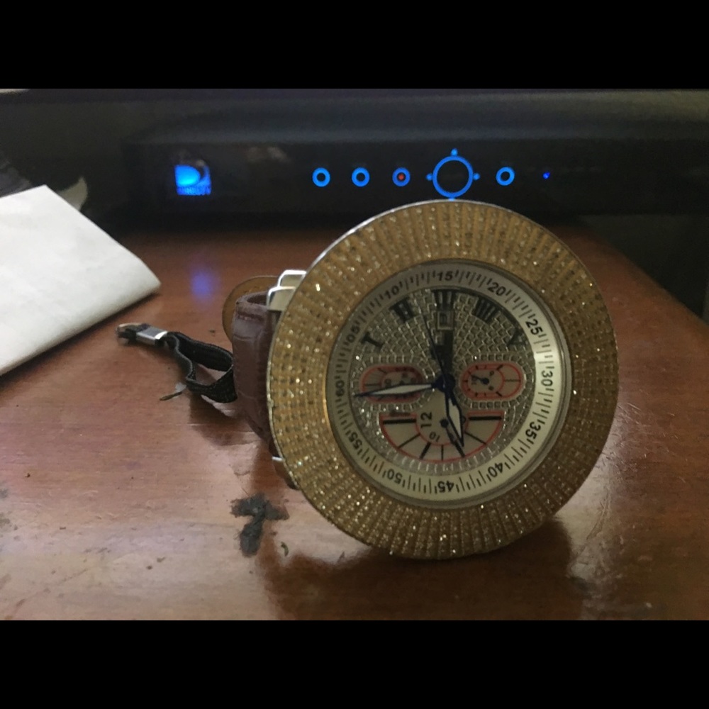 I am selling a 5.5 carat Johnny Dang Men's Watch
