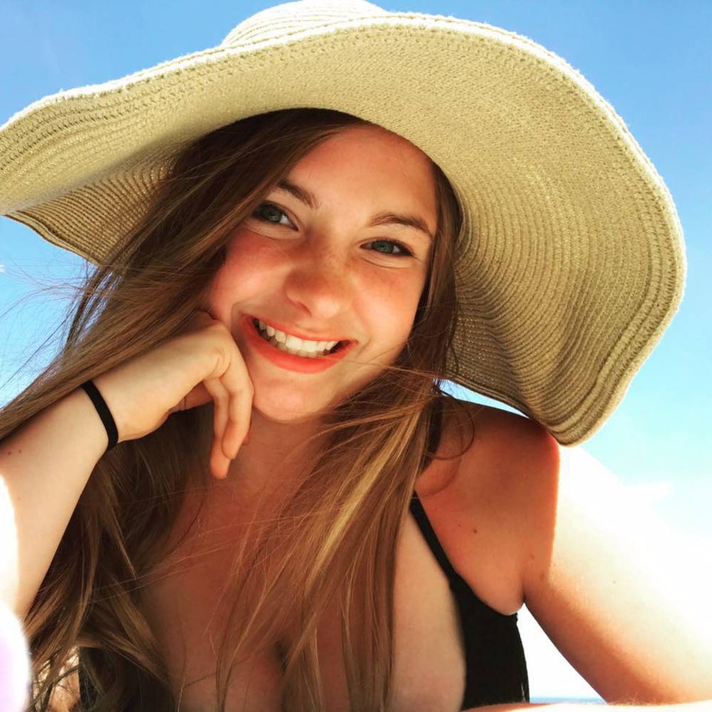 Meet your Posher, Chloe