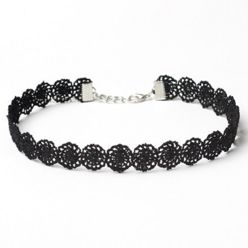 Black Lace Choker Necklace ‼️Firm Price‼️