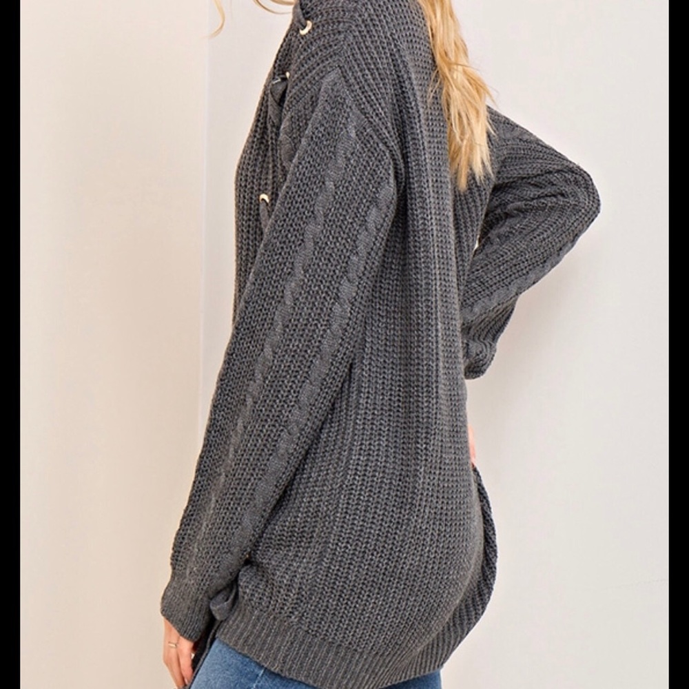 CABLE KNIT W/ DECORATIVE TIES one large left - Picture 4 of 8