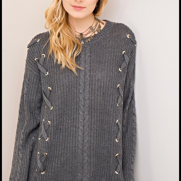 CABLE KNIT W/ DECORATIVE TIES one large left - Picture 8 of 8