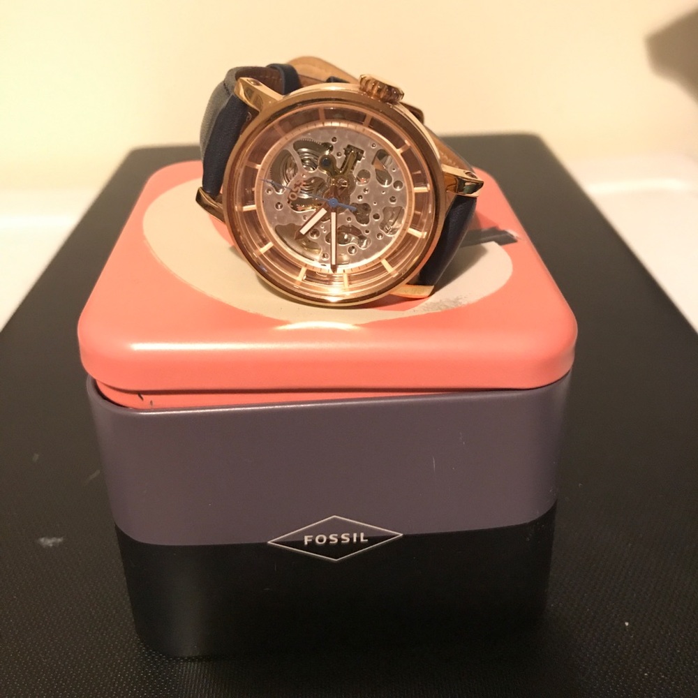 ✨Sold✨Automatic Fossil Watch.