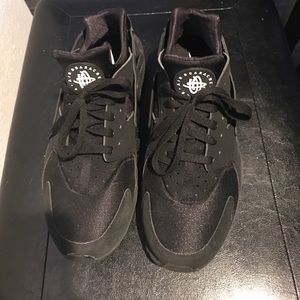 Black Nike Huarache