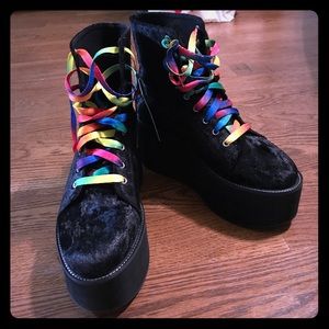Platform velvet boots