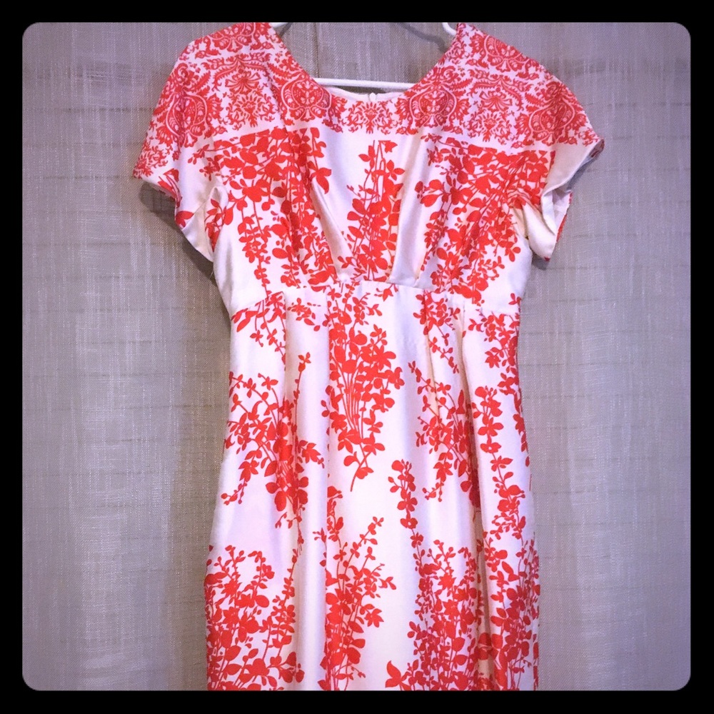 Beautiful cocktail dress with an amazing pattern!