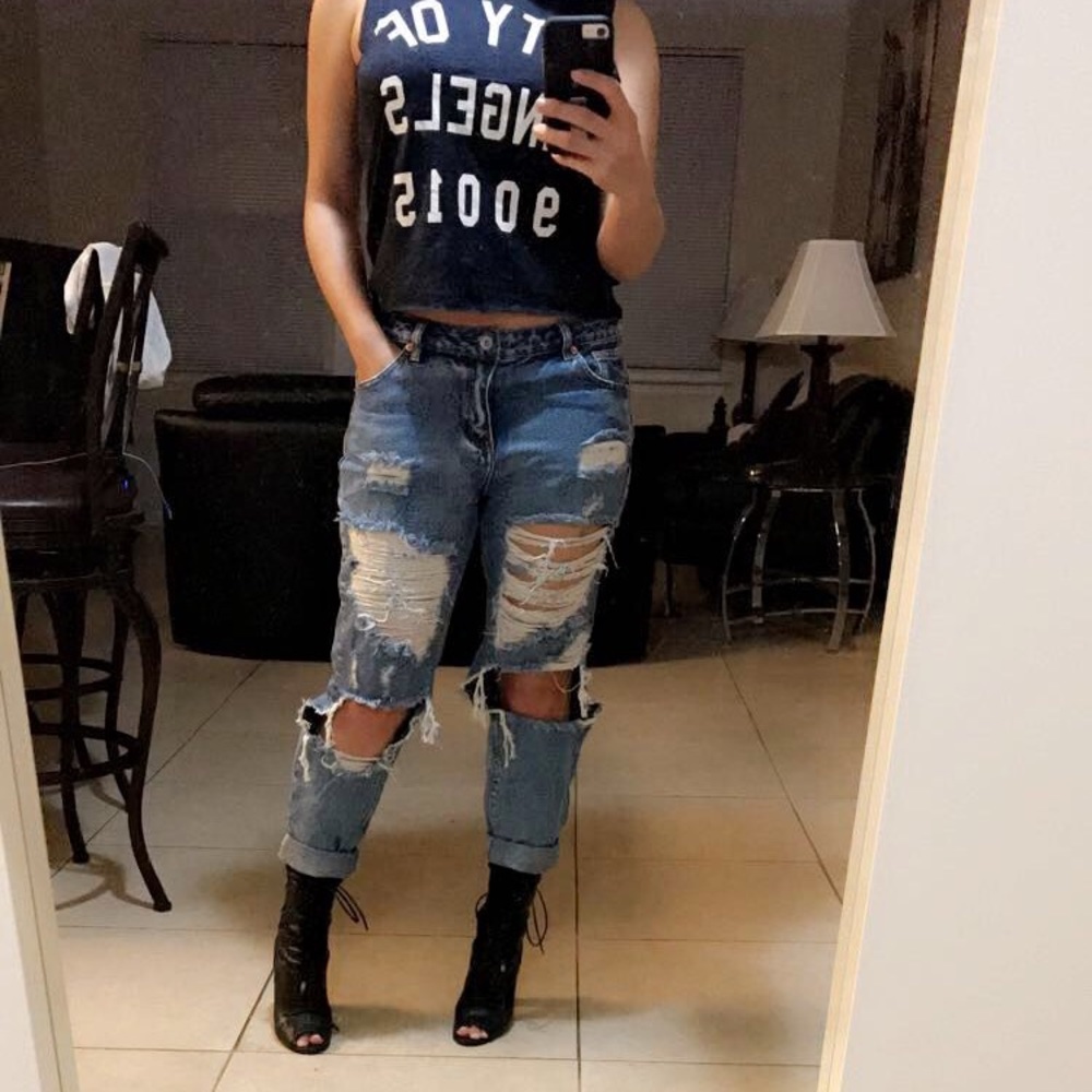 Ripped knee boyfriend jeans