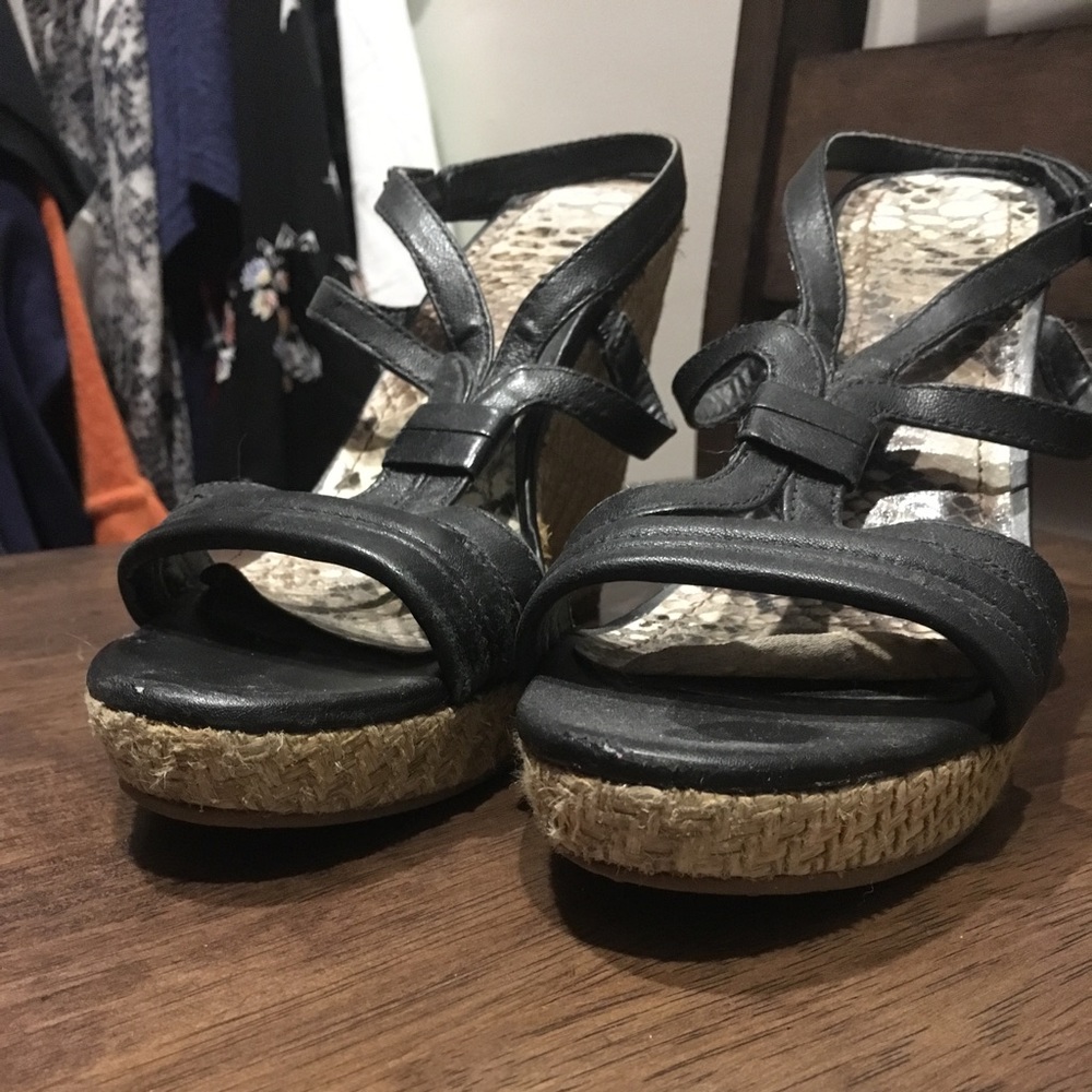 Black leather wedge sandals - Good condition!