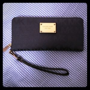 Michael Kors Continental Wristlet