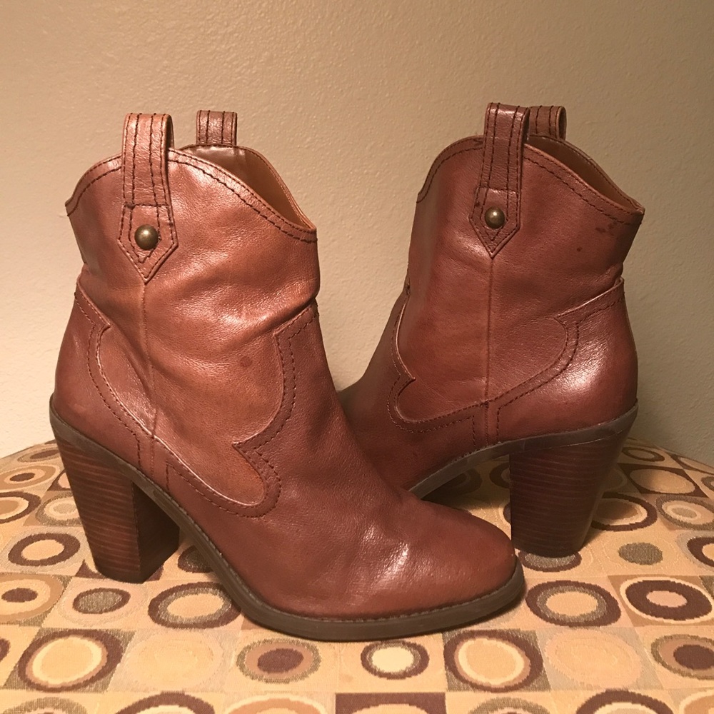 Cowgirl booties in like new condition 😉